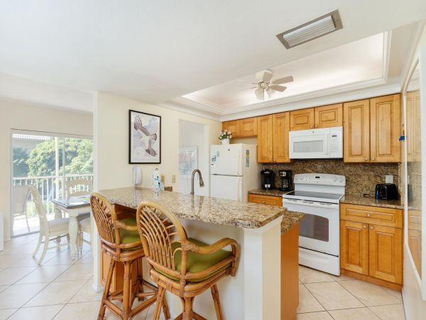 Walk to Beach Sanibel Vacation Condo Two Bedroom