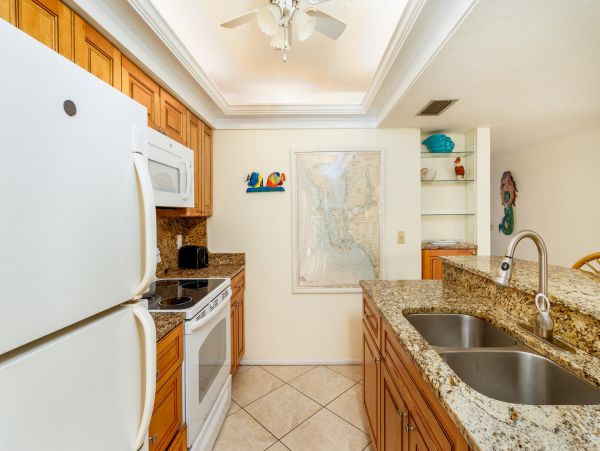 Walk to Beach Sanibel Vacation Condo Two Bedroom