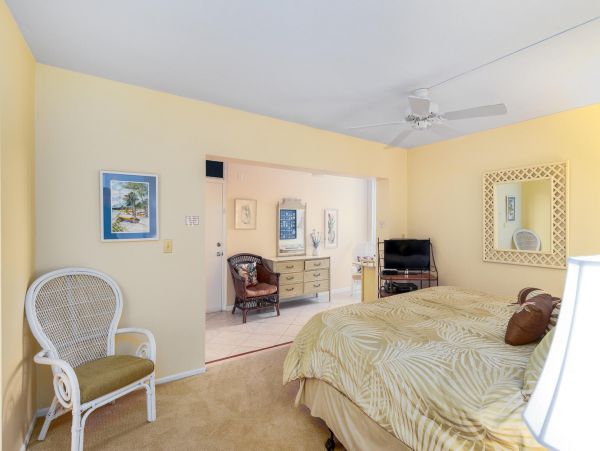 Walk to Beach Sanibel Vacation Condo Two Bedroom