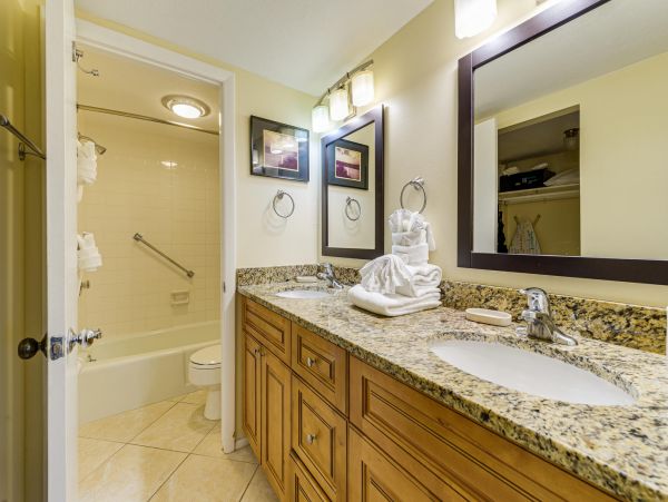 Walk to Beach Sanibel Vacation Condo Two Bedroom