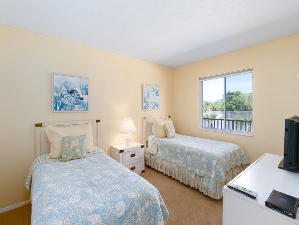 Walk to Beach Sanibel Vacation Condo Two Bedroom