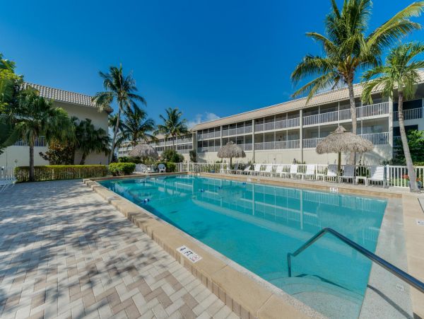 Walk to Beach Sanibel Vacation Condo Two Bedroom
