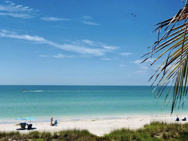 Sanibel Island Getaway: Stylish Condo Near Shelling Beaches