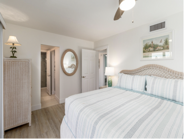 Sanibel Island Getaway: Stylish Condo Near Shelling Beaches