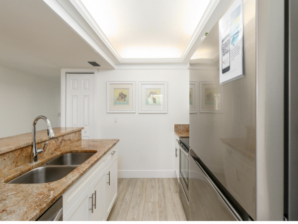 Sanibel Island Getaway: Stylish Condo Near Shelling Beaches