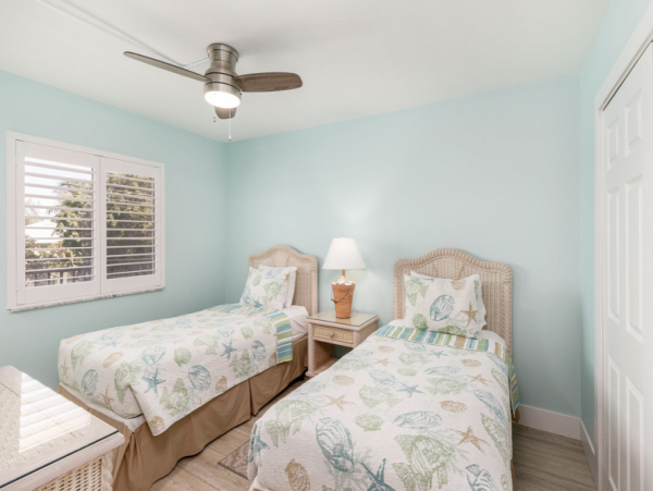 Sanibel Island Getaway: Stylish Condo Near Shelling Beaches