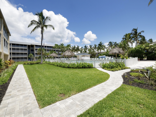 Sanibel Island Getaway: Stylish Condo Near Shelling Beaches