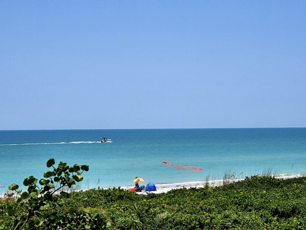 Sanibel Island Getaway: Stylish Condo Near Shelling Beaches