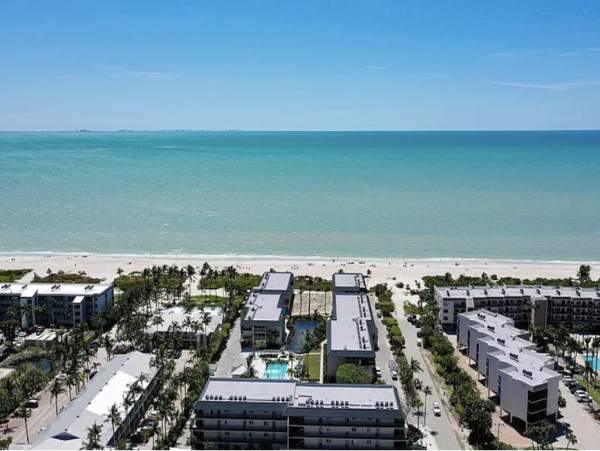 Sanibel Island Getaway: Stylish Condo Near Shelling Beaches