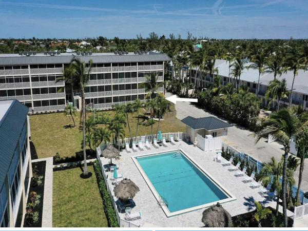 Sanibel Island Getaway: Stylish Condo Near Shelling Beaches