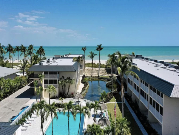 Sanibel Island Getaway: Stylish Condo Near Shelling Beaches