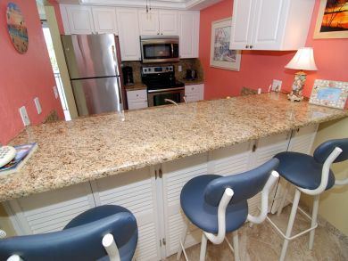 Fitted Kitchen with Breakfast Bar