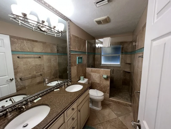 Recently remodeled close to the beach Beachside of road
