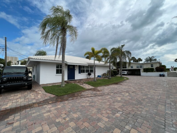 Recently remodeled close to the beach Beachside of road