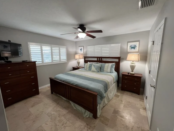 Recently remodeled close to the beach Beachside of road