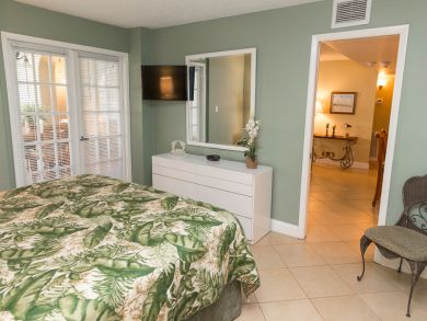 Siesta Key Two Bedroom Condo Stroll to the Village Views