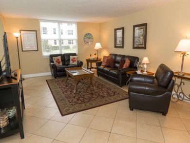 Siesta Key Two Bedroom Condo Stroll to the Village Views