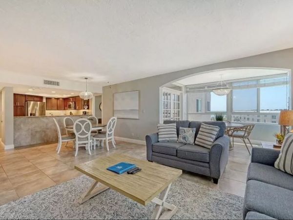 Posh Siesta Key Beach Vacation Condo Close to Village