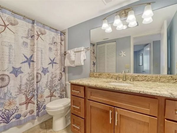 Posh Siesta Key Beach Vacation Condo Close to Village