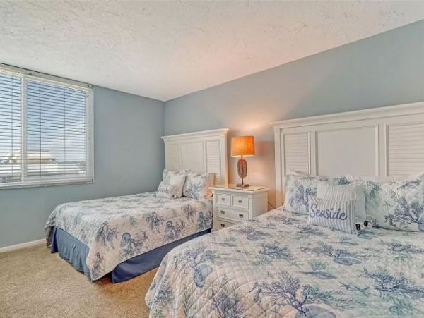 Posh Siesta Key Beach Vacation Condo Close to Village