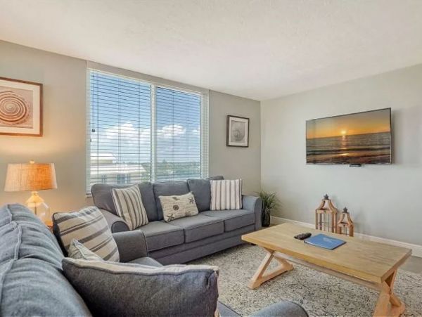Posh Siesta Key Beach Vacation Condo Close to Village