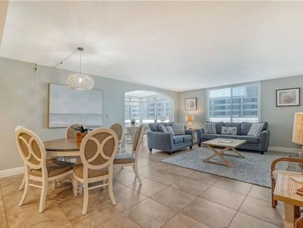 Posh Siesta Key Beach Vacation Condo Close to Village