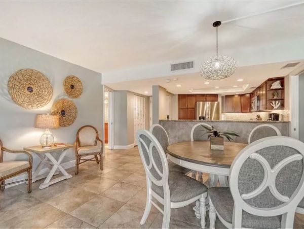 Posh Siesta Key Beach Vacation Condo Close to Village