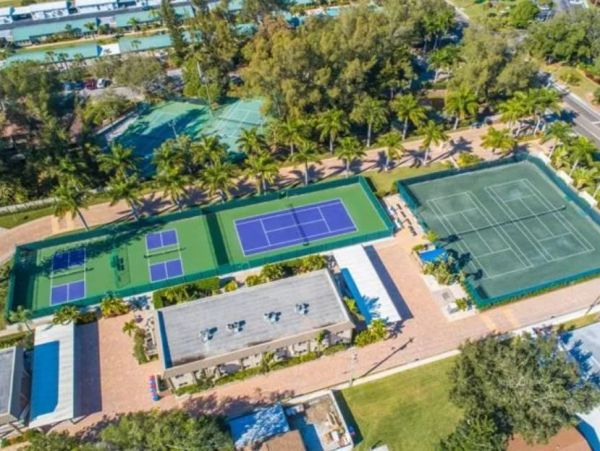 Posh Siesta Key Beach Vacation Condo Close to Village