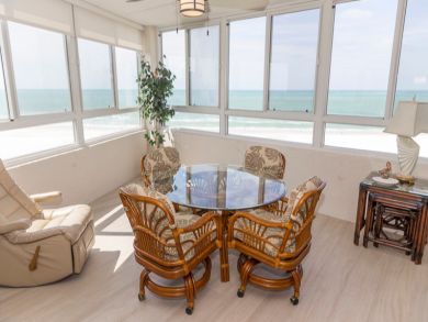 Vacation in this Luxury 2 Bedroom Condo on Crescent Beach