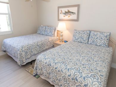 Vacation in this Luxury 2 Bedroom Condo on Crescent Beach
