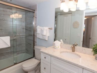 Vacation in this Luxury 2 Bedroom Condo on Crescent Beach