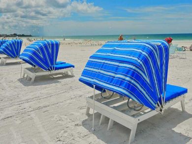 Vacation in this Luxury 2 Bedroom Condo on Crescent Beach
