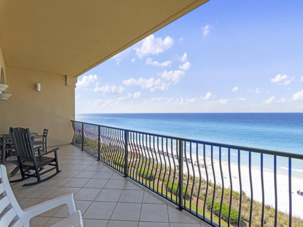 Santa Rosa Beach Vacation Condo Sleeps Ten Guests.