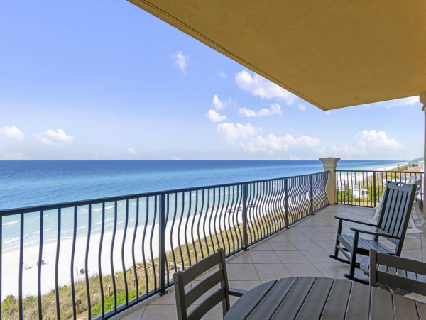 Santa Rosa Beach Vacation Condo Sleeps Ten Guests.