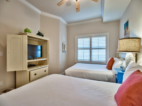 Santa Rosa Beach Vacation Condo Sleeps Ten Guests.