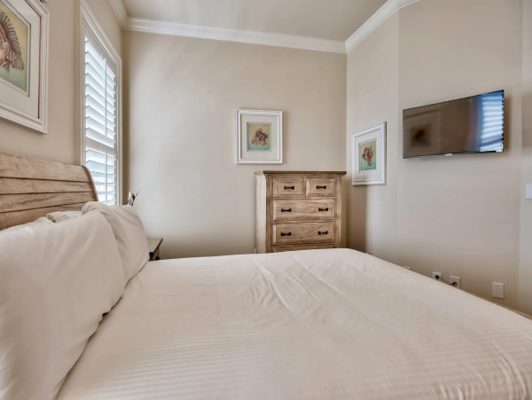 Santa Rosa Beach Vacation Condo Sleeps Ten Guests.