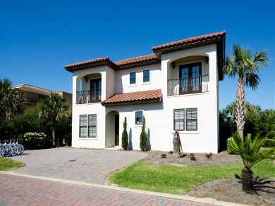 Mediterranean Style Destin Home 1 block from beach