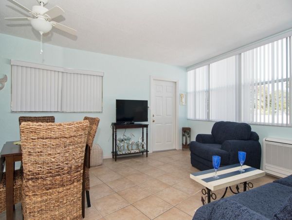 Two Bedroom Anna Maria Island Vacation Cottage Walk To Beach