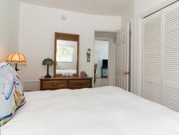 Two Bedroom Anna Maria Island Vacation Cottage Walk To Beach