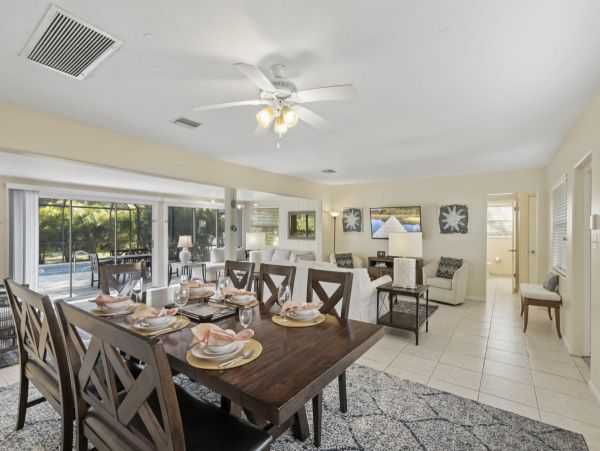 Four Bedroom Vacation Home in Siesta Key Sleeps 10