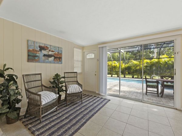 Four Bedroom Vacation Home in Siesta Key Sleeps 10