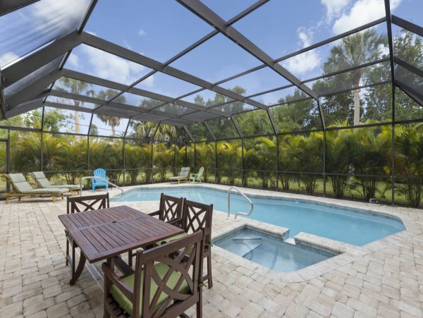 Four Bedroom Vacation Home in Siesta Key Sleeps 10