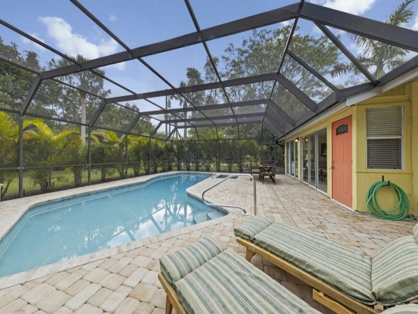 Four Bedroom Vacation Home in Siesta Key Sleeps 10