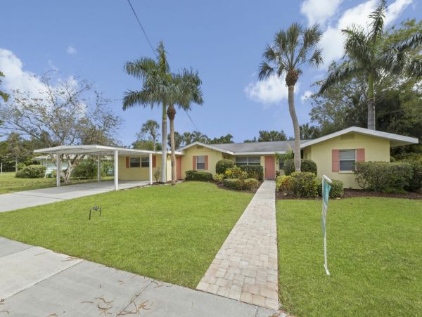 Four Bedroom Vacation Home in Siesta Key Sleeps 10