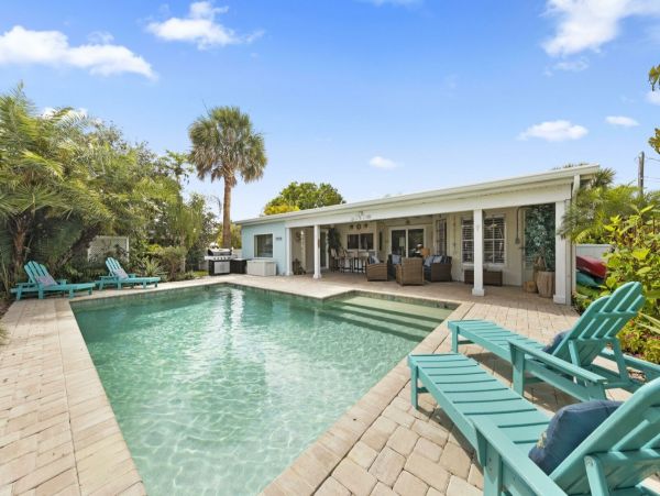 Siesta Key Luxury Vacation Rental Home Pool