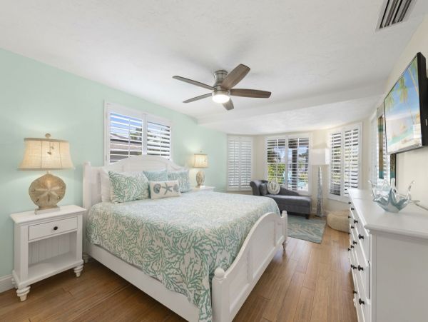 Siesta Key Luxury Vacation Rental Home Pool