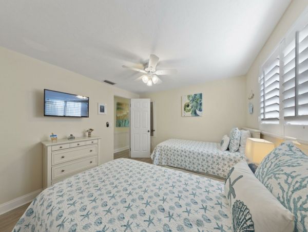 Siesta Key Luxury Vacation Rental Home Pool