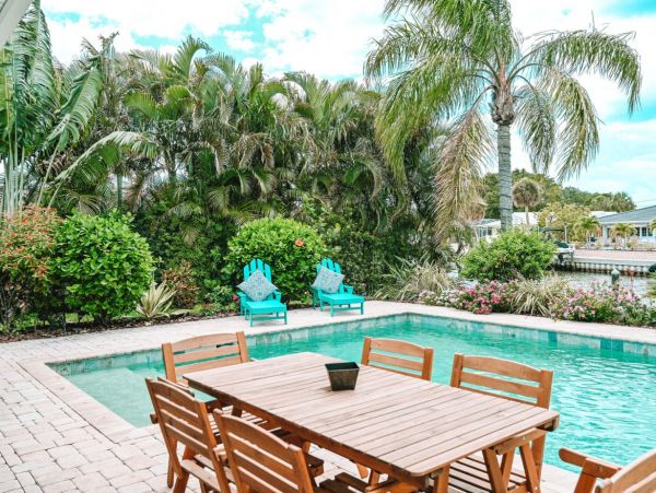 Siesta Key Luxury Vacation Rental Home Pool