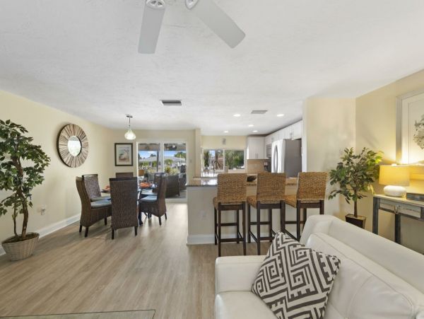 Siesta Key Luxury Vacation Rental Home Pool