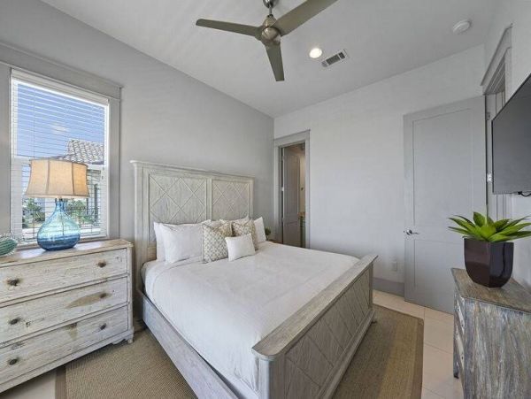 Steps to Beach Vacation Home Six Bedroom